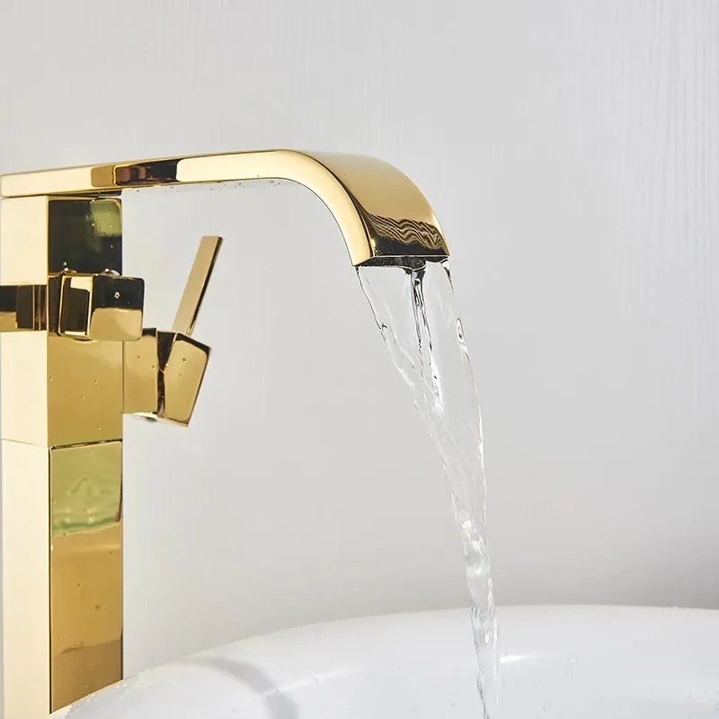 Fürdőkád csaptelep Rea Carat GOld