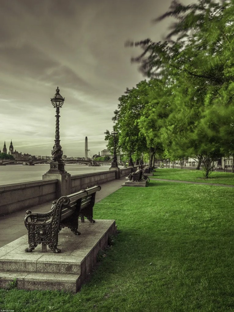 Poszter 30x40cm Pad a Temze partján parkban, Assaf Frank