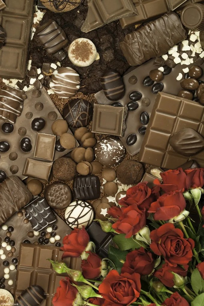 Poszter 20x30cm Csokoládék és kekszek vörös rózsákkal, Assaf Frank