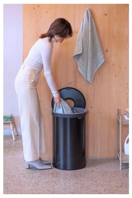Matt fekete fém szennyeskosár 60 l – Brabantia
