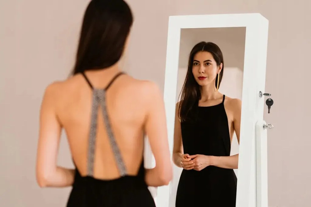 Ékszertartó szekrény tükörrel 34 x 35,5 x 120 cm