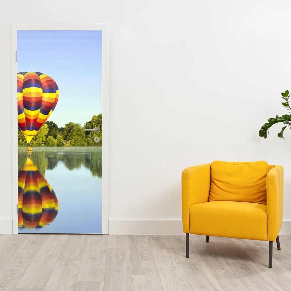 Fotótapéta ajtóra - Hőlégballon a tavon (95x205cm)