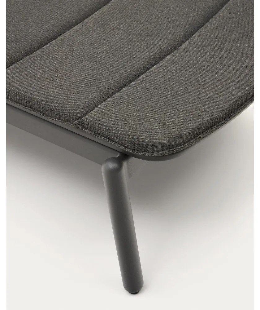 Fekete fém kerti napozóágy Marcona – Kave Home