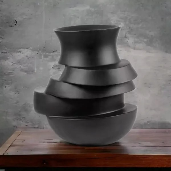 Váza 38x33x36 cm gyanta/matt fekete