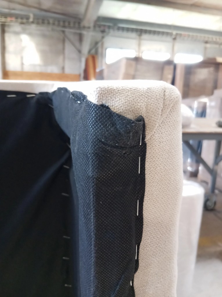 AKCIÓ Kihúzható kétszínű L alakú kanapé SEVIO 246x145 cm, krém + 2 párnák INGYEN II. osztály