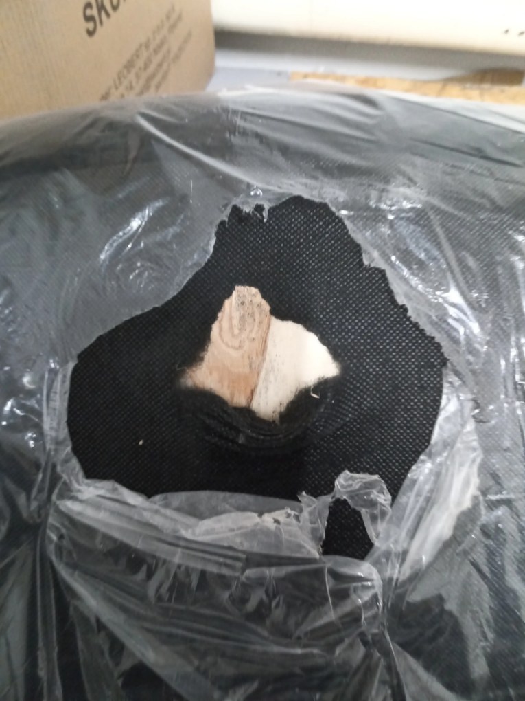 AKCIÓ Fekete bársony szék LAVA fekete lábakkal II. osztály