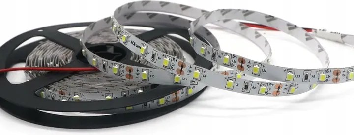 Led szalag Meleg fehér| 12V 300 LED/5m 24W 5m 2 év garancia