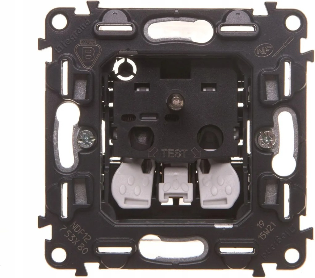 Valena Life 2P+Z szimpla z/u aljzat 753080 rekesszel