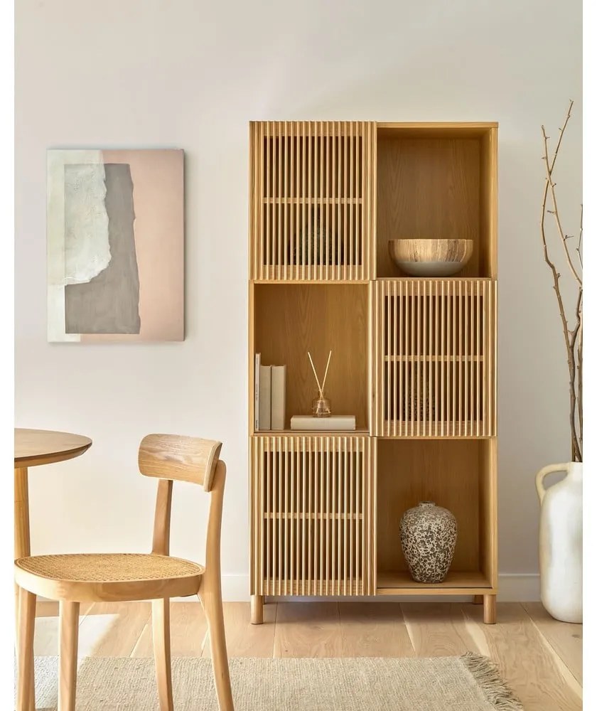 Natúr színű könyvespolc tolóajtóval, tölgyfa dekorral 85x170 cm Beyla – Kave Home