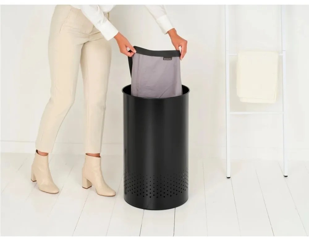 Matt fekete fém szennyeskosár 60 l – Brabantia