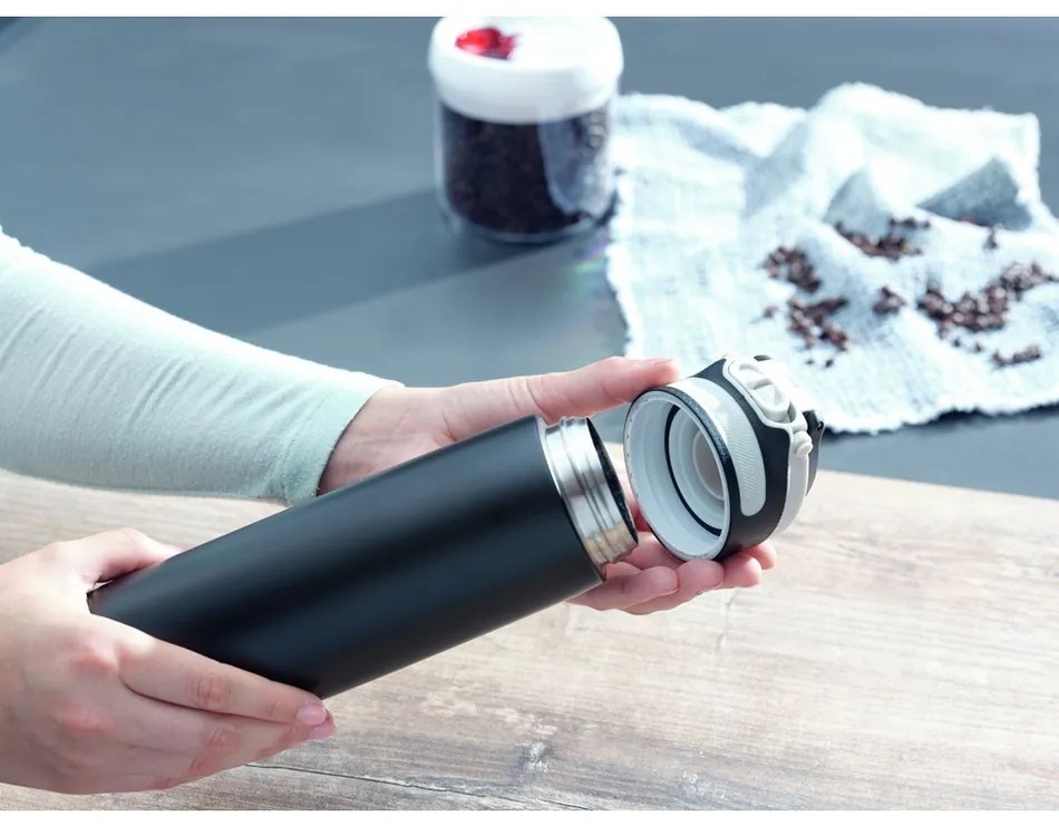 Leifheit termosz 600 ml-es, fekete, praktikuskupakkal 03271