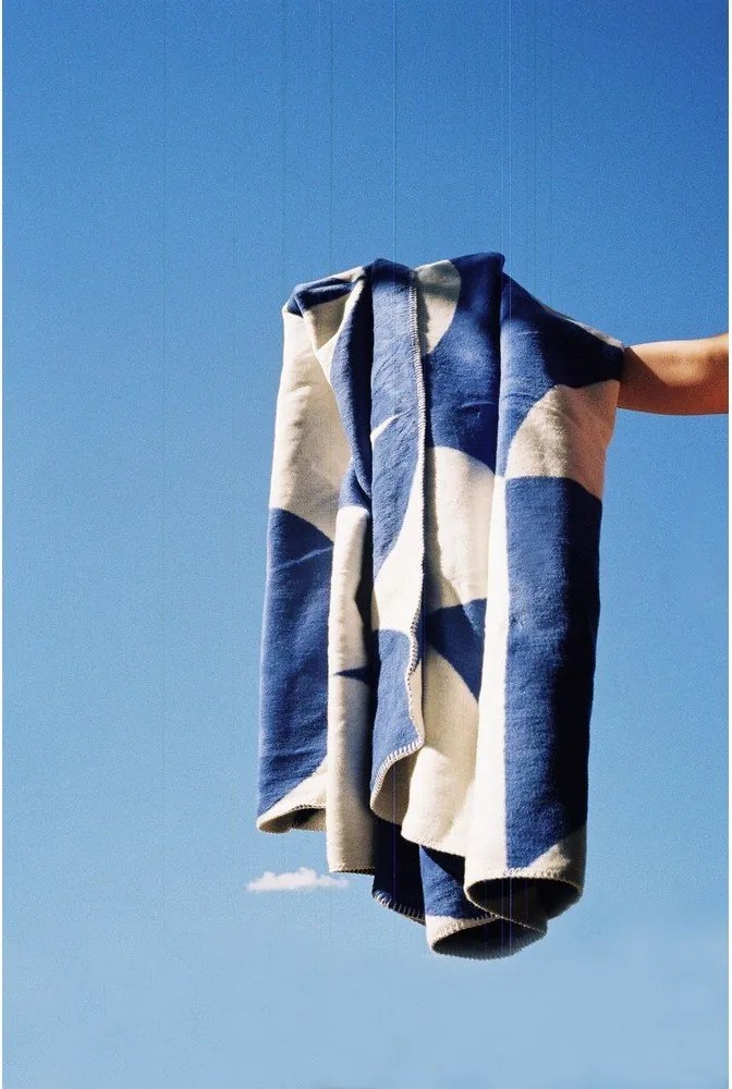 Kék-krémszínű takaró 150x200 cm Tul – noo.ma