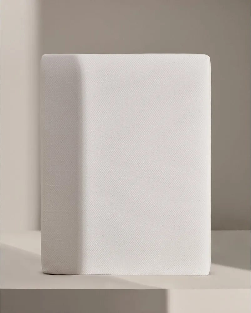 Közepes keménységű levehető huzatos-antiallergén hab matrac 150x200 cm Eva – Kave Home