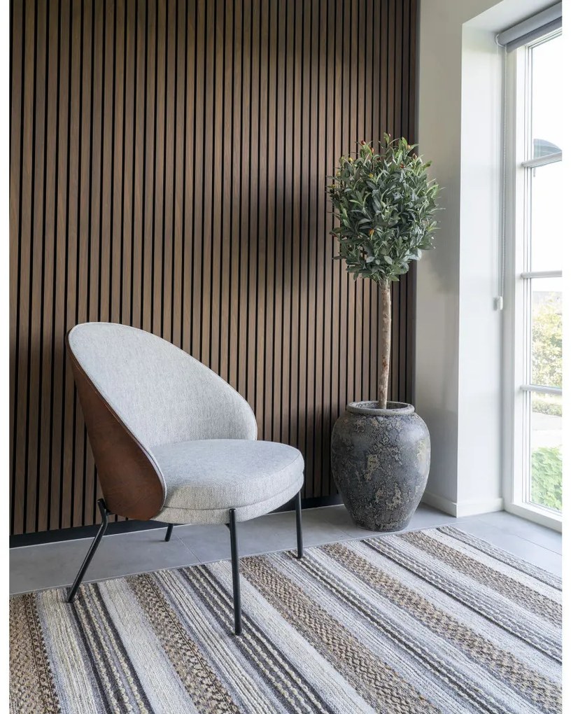 Canelas fotel, világosszürke sötétbarna háttal és fekete lábakkal