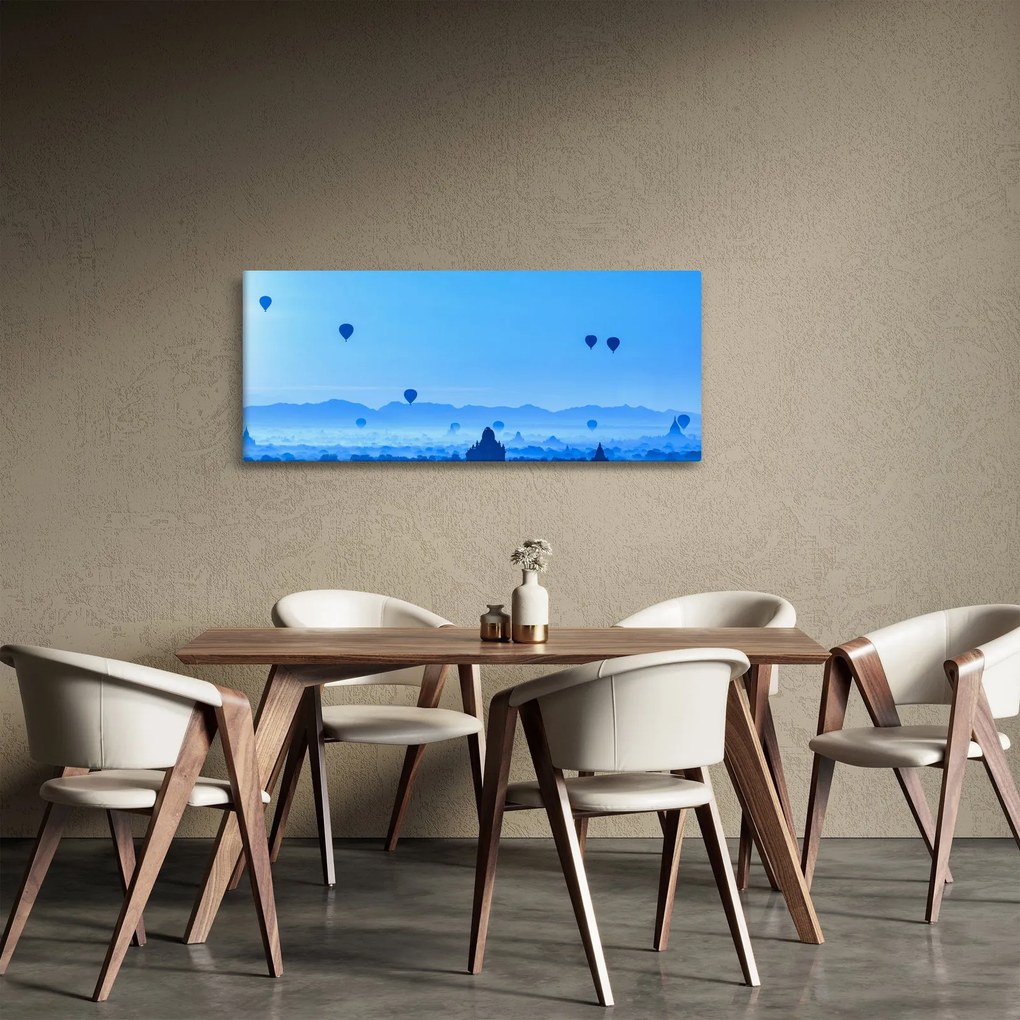 Kép - léggömbök a táj felett (120x50 cm)
