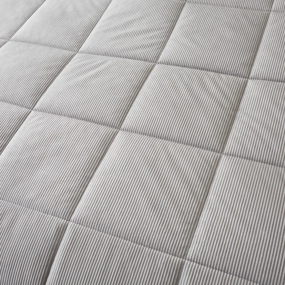 Világosszürke mikroplüss steppelt ágytakaró franciaágyra 200x220 cm Cosy Cord – Catherine Lansfield