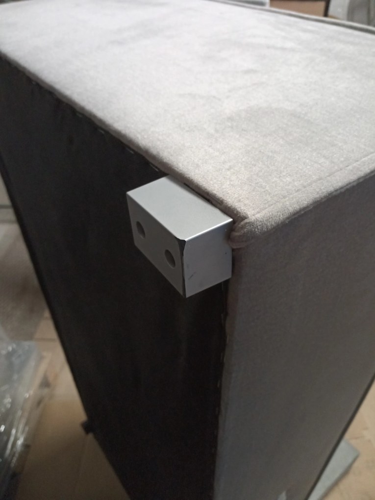 AKCIÓ Világosszürke kihúzható sarokkanapé CAVELO, kétoldalas II. osztály