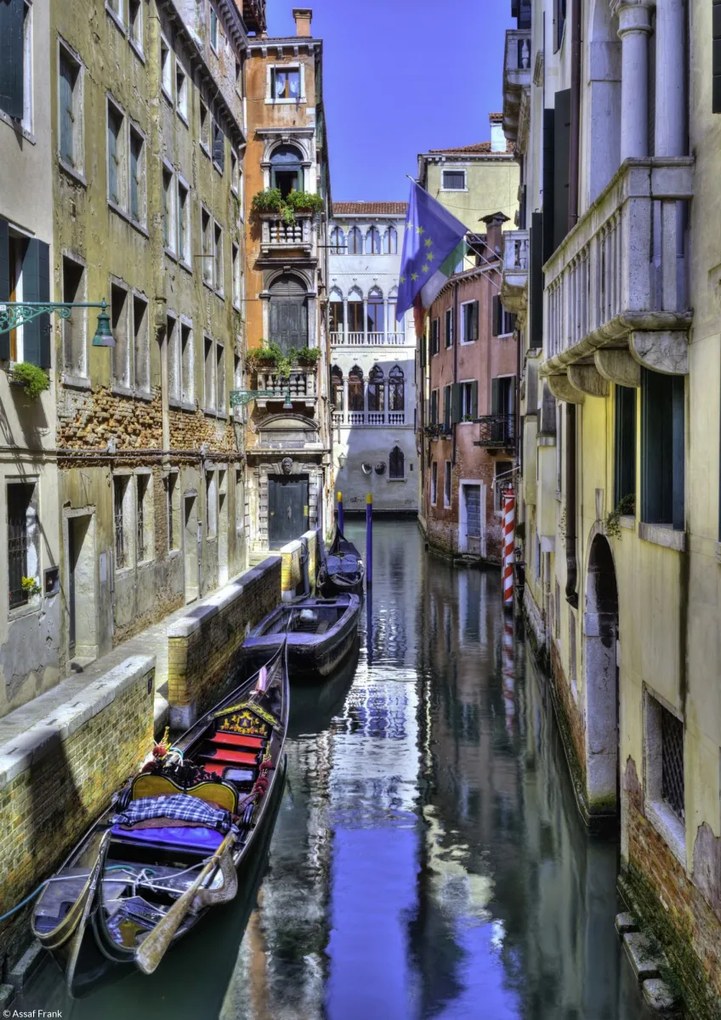 Poszter 21x29,7cm Keskeny csatorna régi épületeken át 2, Assaf Frank