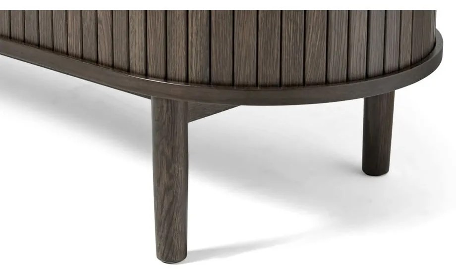 Barna komód tolóajtóval, tölgyfa dekorral 140x76x45 cm Meta – Unique Furniture