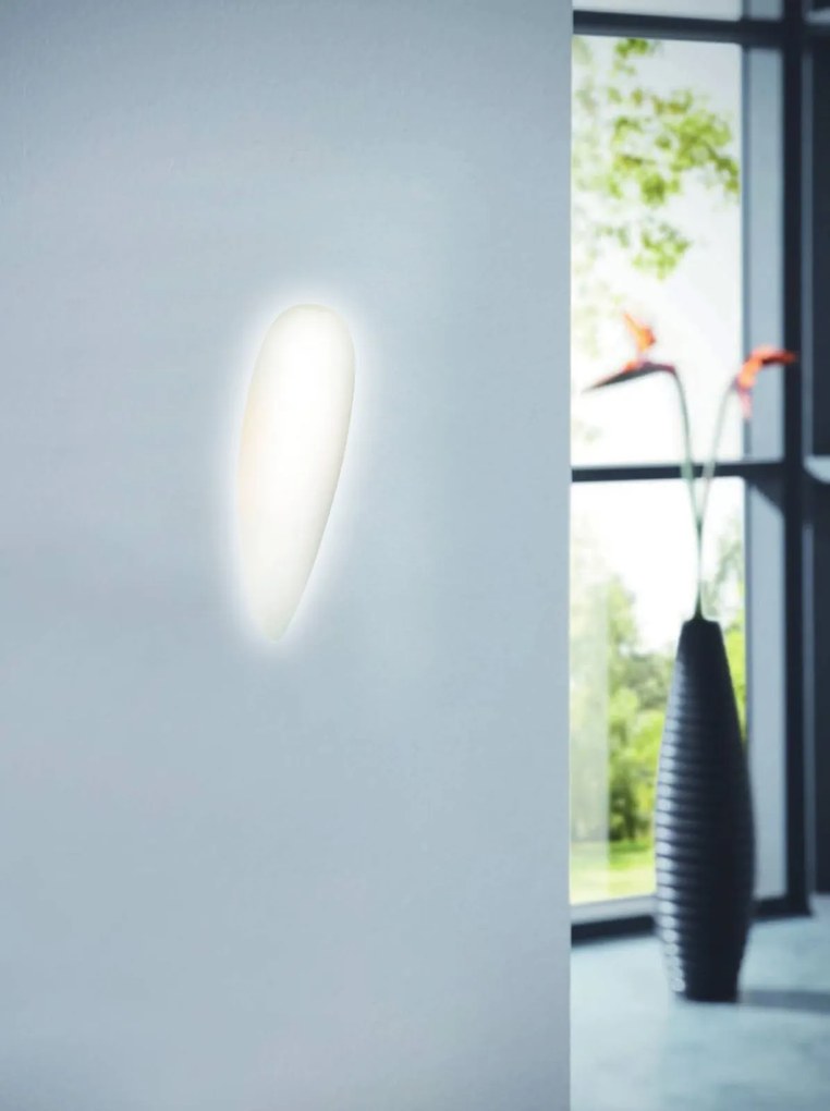 Eredeti Corno lámpa tejcsepp szórja a fényt a hálószobába