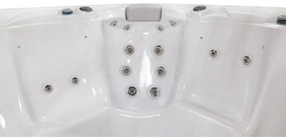 Pluto Spa medence