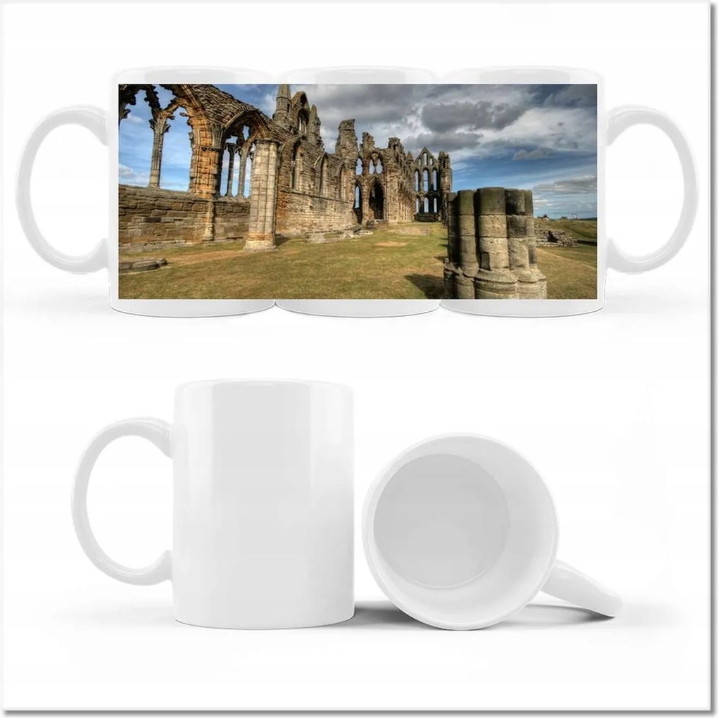 Nyomtatott bögre Élő történet A vár romjai az esőfelhők hátterében