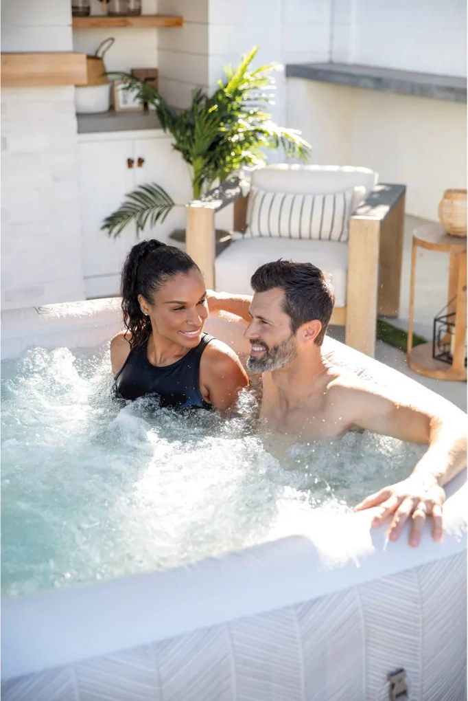 Jacuzzi, INTEX Chevron Deluxe Square S2, 175 x 175 x 71 cm, chevron mintás, 4 személyes, 140 buborékfúvókás, sósvizes rendszer, mobilalkalmazás vezérlés (28446)