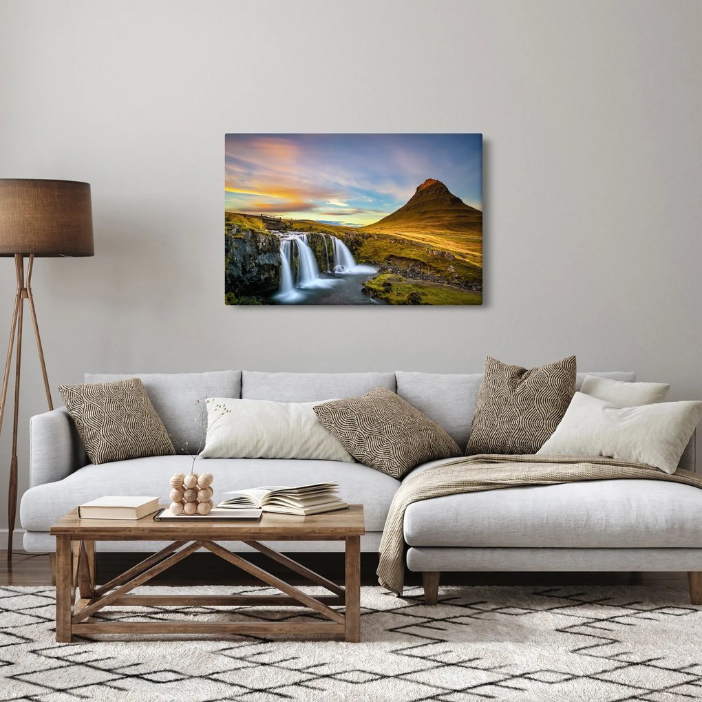Kép a hegyekről és vízesésekről Izlandon (90x60 cm)