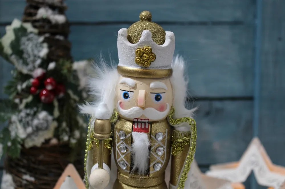 Fa Diótörő Király palásttal 25 cm