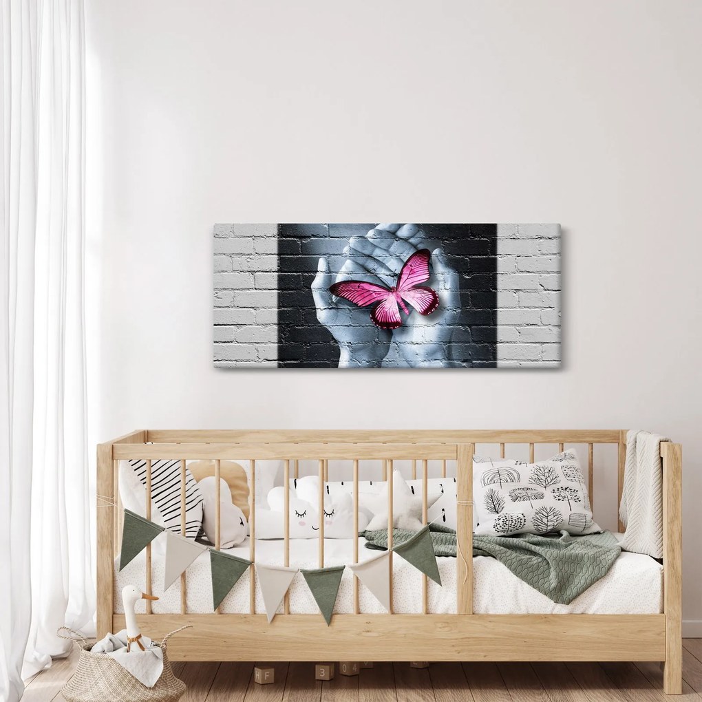 Kép - Rózsaszín pillangó a falon (120x50 cm)
