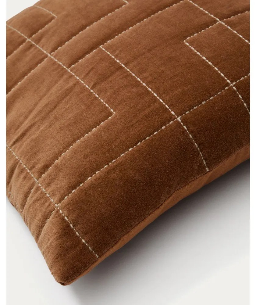 Bársony párnahuzat 45x45 cm Prila – Kave Home