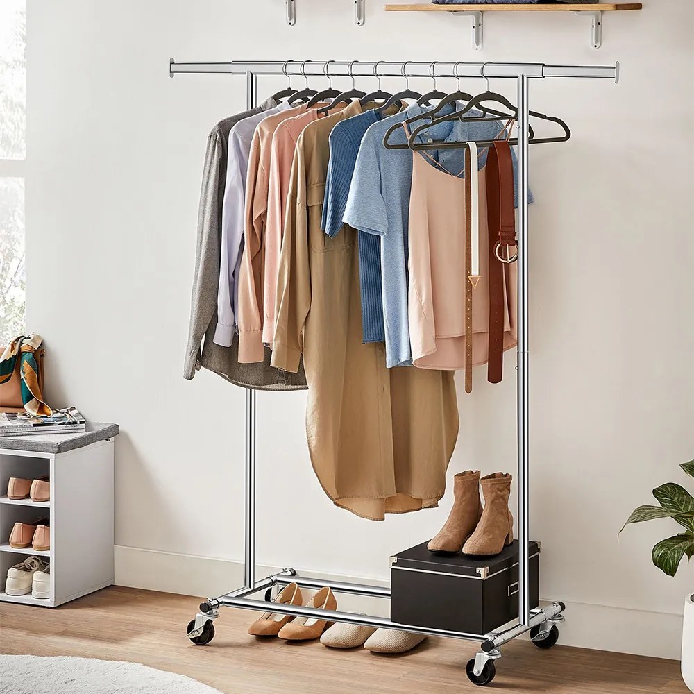 Gurulós ruhatartó állvány