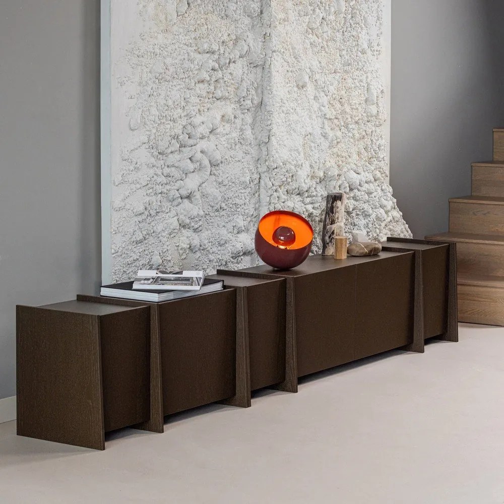 Sötétbarna TV-állvány kőrisfa dekorral 200x53x44 cm Brock – WOOOD