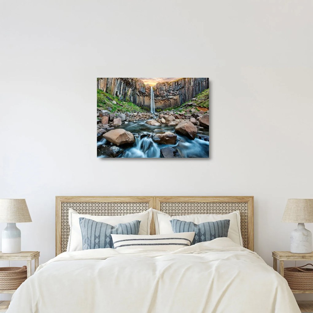 Kép - Svartifossi vízesés, Izland (üvegen) (70x50 cm)