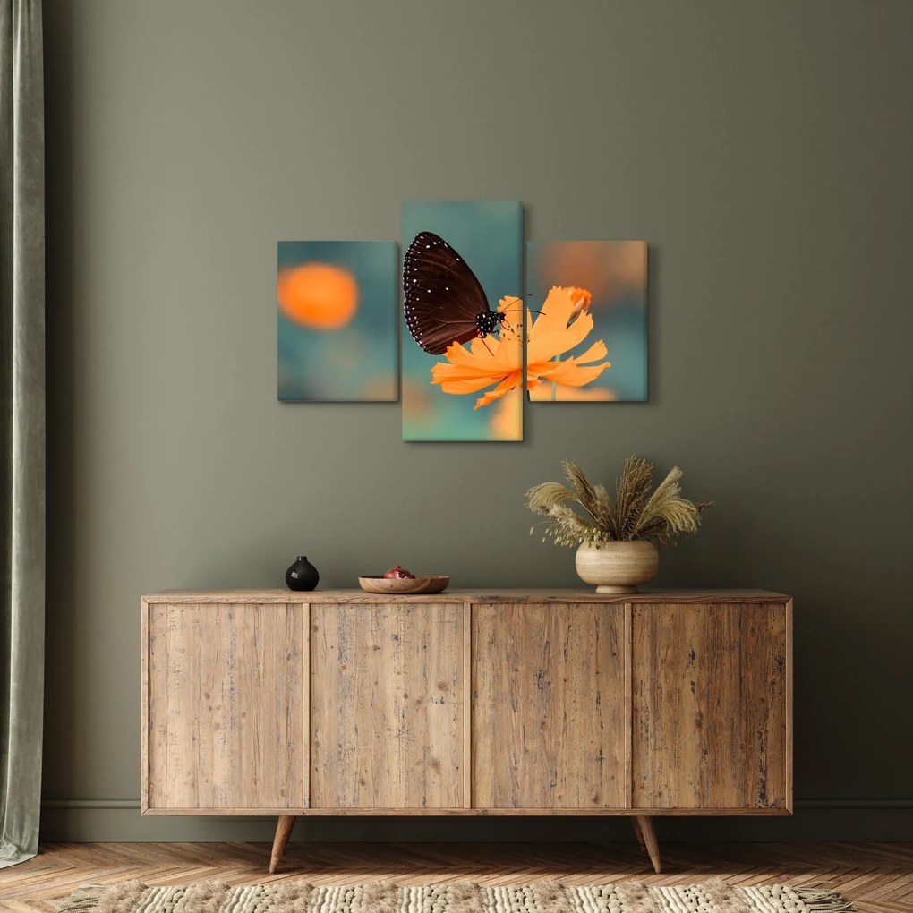 Kép - pillangó narancssárga virágon (90x60 cm)
