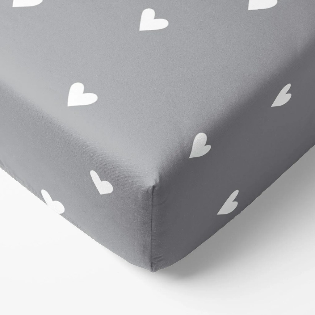 Goldea pamut körgumis lepedő - szívecskék, szürke alapon 90 x 200 cm