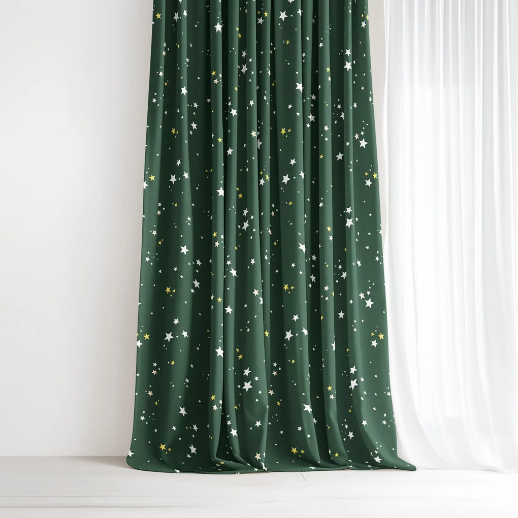 Goldea karácsonyi dekoratív drapéria - csillagok zöld alapon 160x150 cm