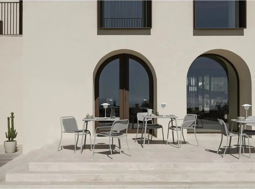 Fém kerti étkezőasztal 80x80 cm Yua – Blomus