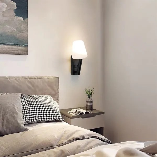 LED fali lámpa USB-porttal LED/2W/230V 3000K fekete/fehér