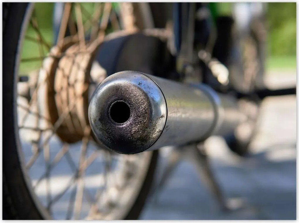 Poszterek 135x100 Simson kipufogócső