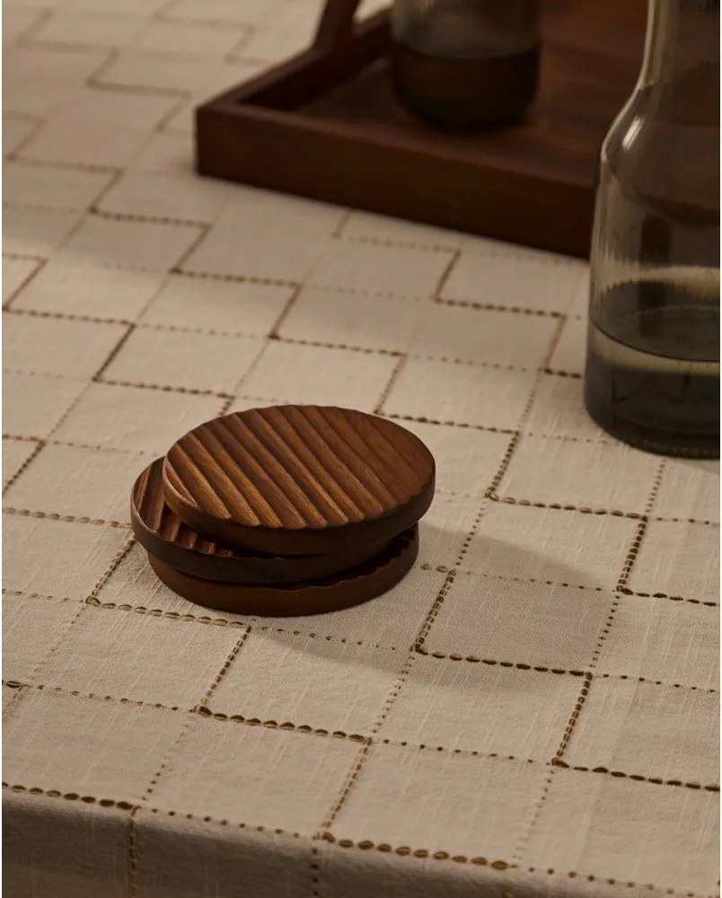 Sötét natúr színű fa poháralátét szett 4 db-os Rommu – Kave Home