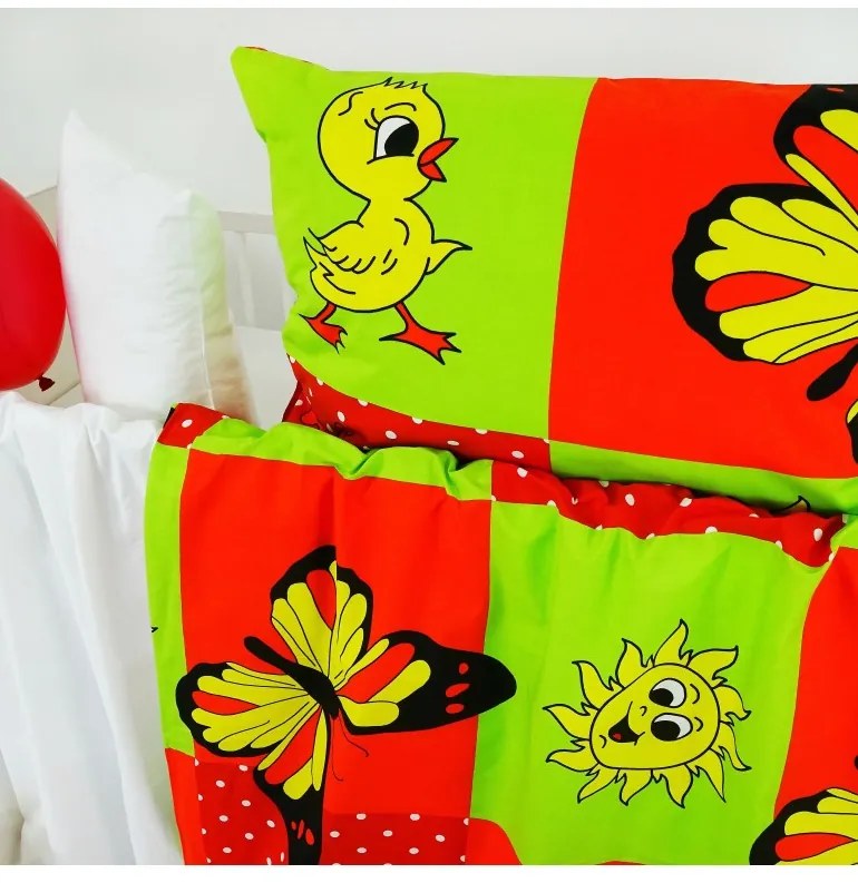 EMI piros-zöld állatmintás gyermek ágyneműhuzat, A standard egyszemélyes ágy szett tartalma: 1x 140x200 + 1x 70x90