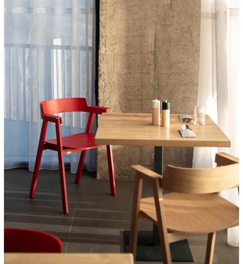 Piros tölgyfa karfás étkezőszék Flip – Gazzda