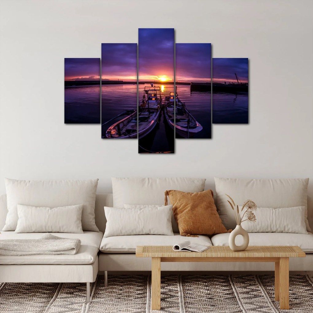 Egy halászhajók képe egy kikötőben (150x105 cm)