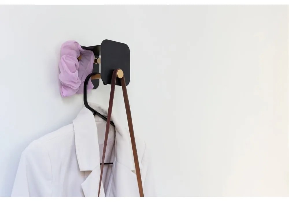 Fekete fém fali fogas polccal Hang in There – UMAGE