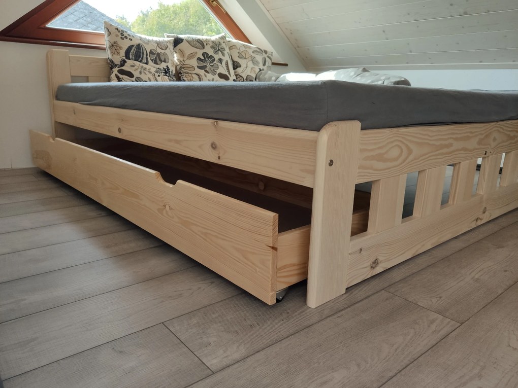 Naomi magasított ágy 180x200 cm, fenyőfa Ágyrács: Léces ágyrács, Matrac: Deluxe 10 cm matrac