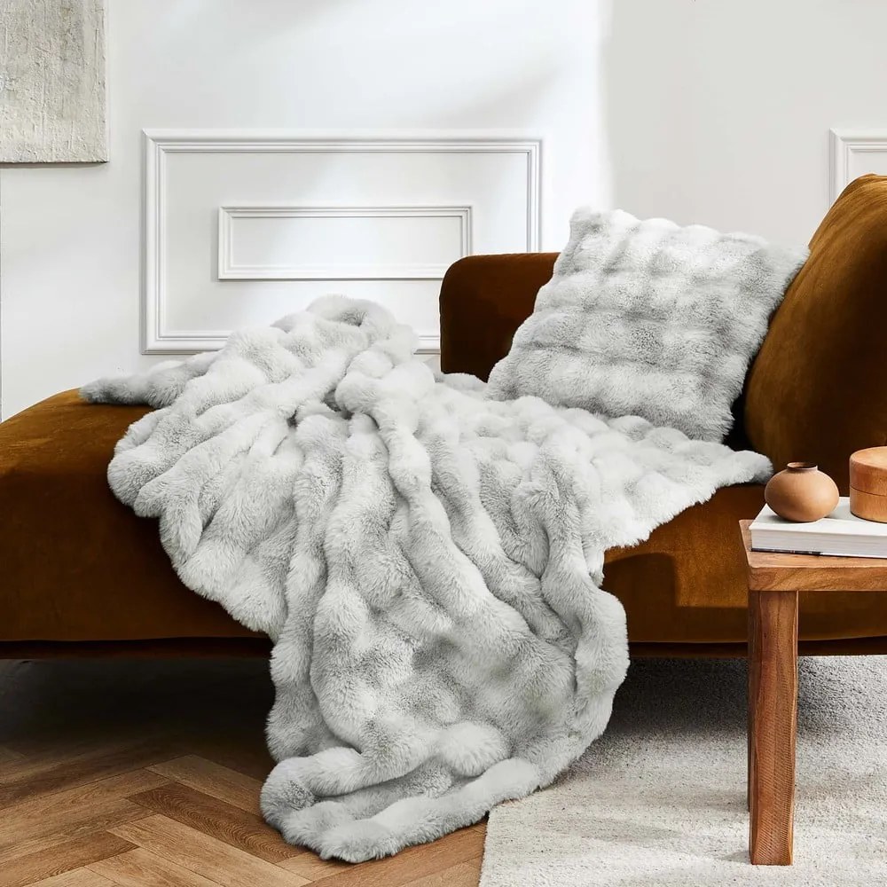 Szürke mikroplüss takaró 180x220 cm Mounty – douceur d'intérieur