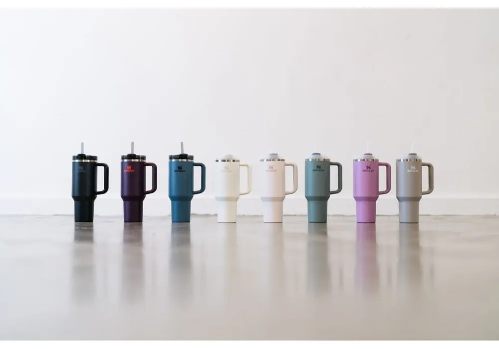 Sötétlila rozsdamentes acél termosz szívószállal 1,18 l Quencher H2.0 FlowState Tumbler Plum – Stanley