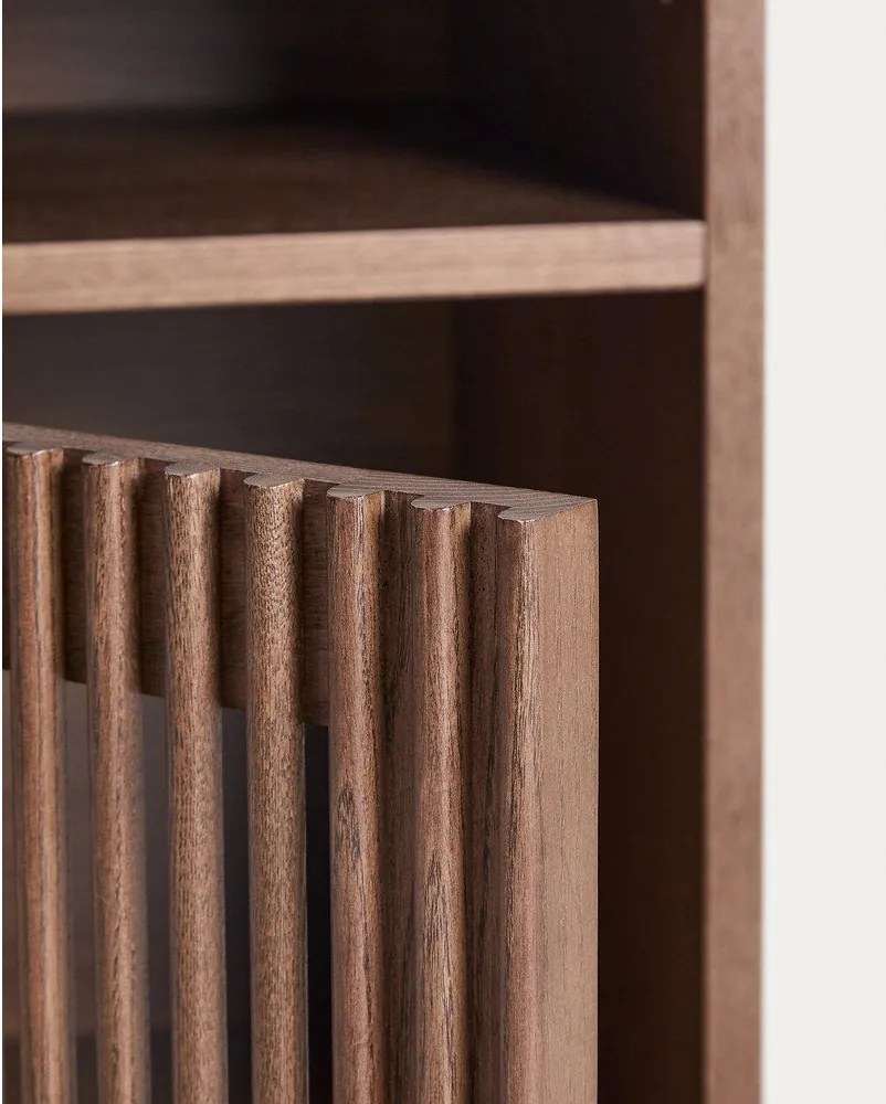 Sötétbarna éjjeliszekrény diófa dekorral Beyla – Kave Home