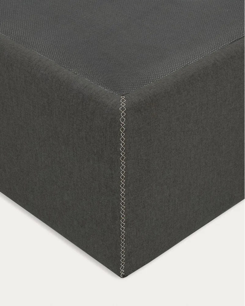 Fekete kárpitozott ágyneműtartós-ágytámla nélkül franciaágy 140x190 cm Matters – Kave Home